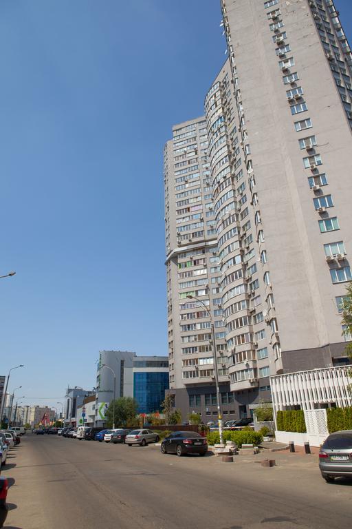 Apartment In 2 Min From Poznyaky Metro Station Kiev Exterior foto